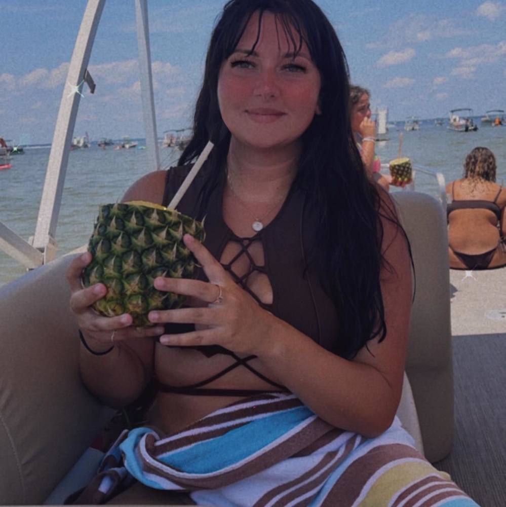 Meet your Posher, Destinee